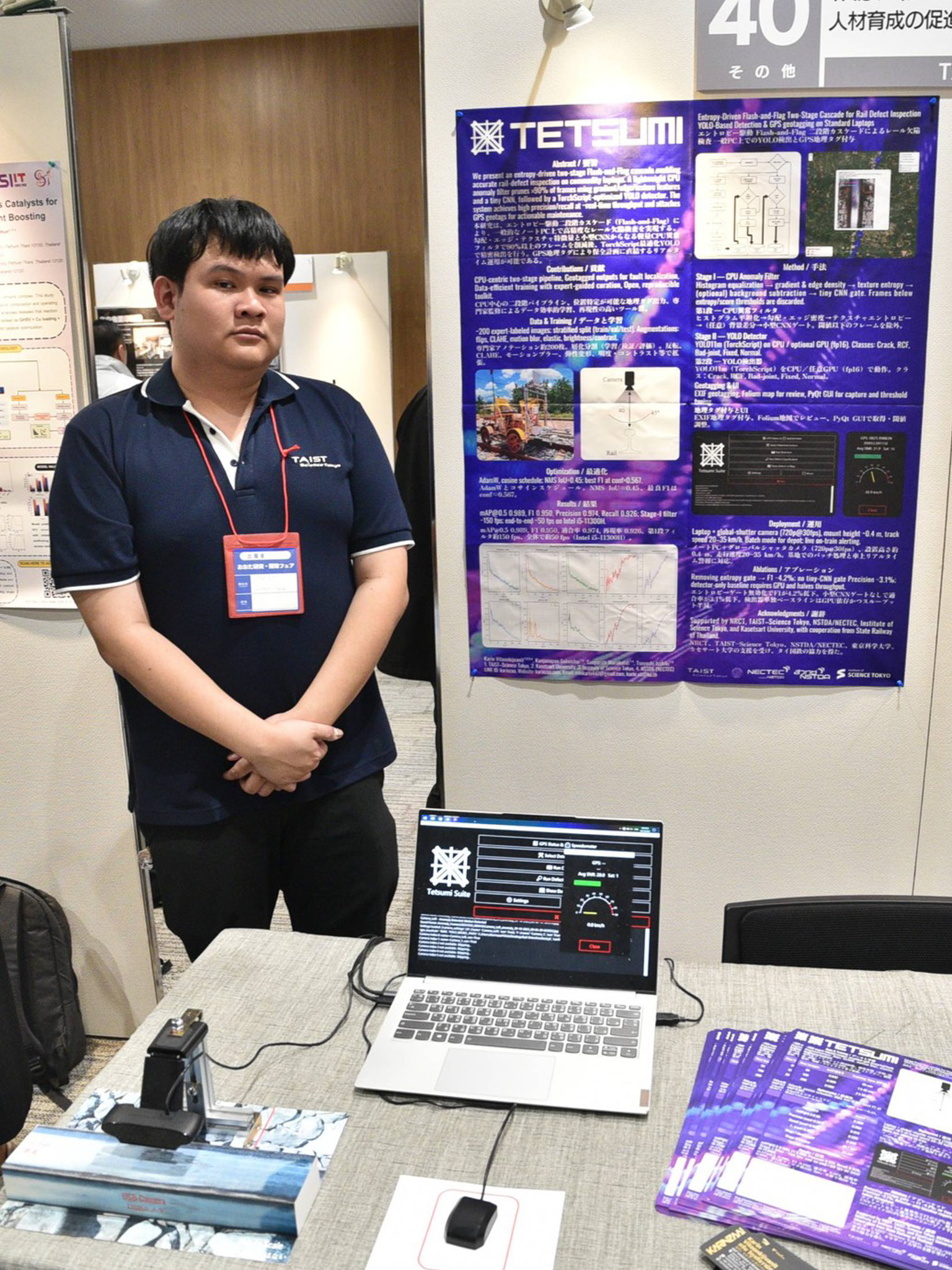 ภาพ นักศึกษาโครงการ TAIST–Science Tokyo ยืนหน้าผลงาน