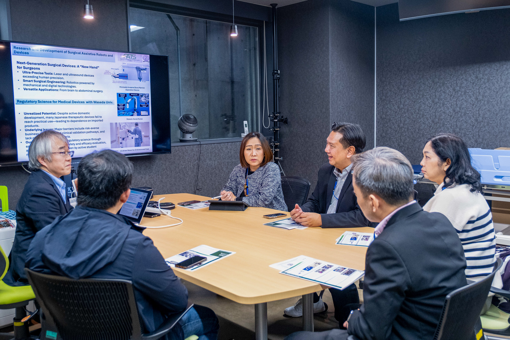 ภาพบรรยากาศการประชุมหารือระหว่างคณะผู้แทนไทยกับทีมวิจัย Medical AI Center ณ Tokyo Women’s Medical University