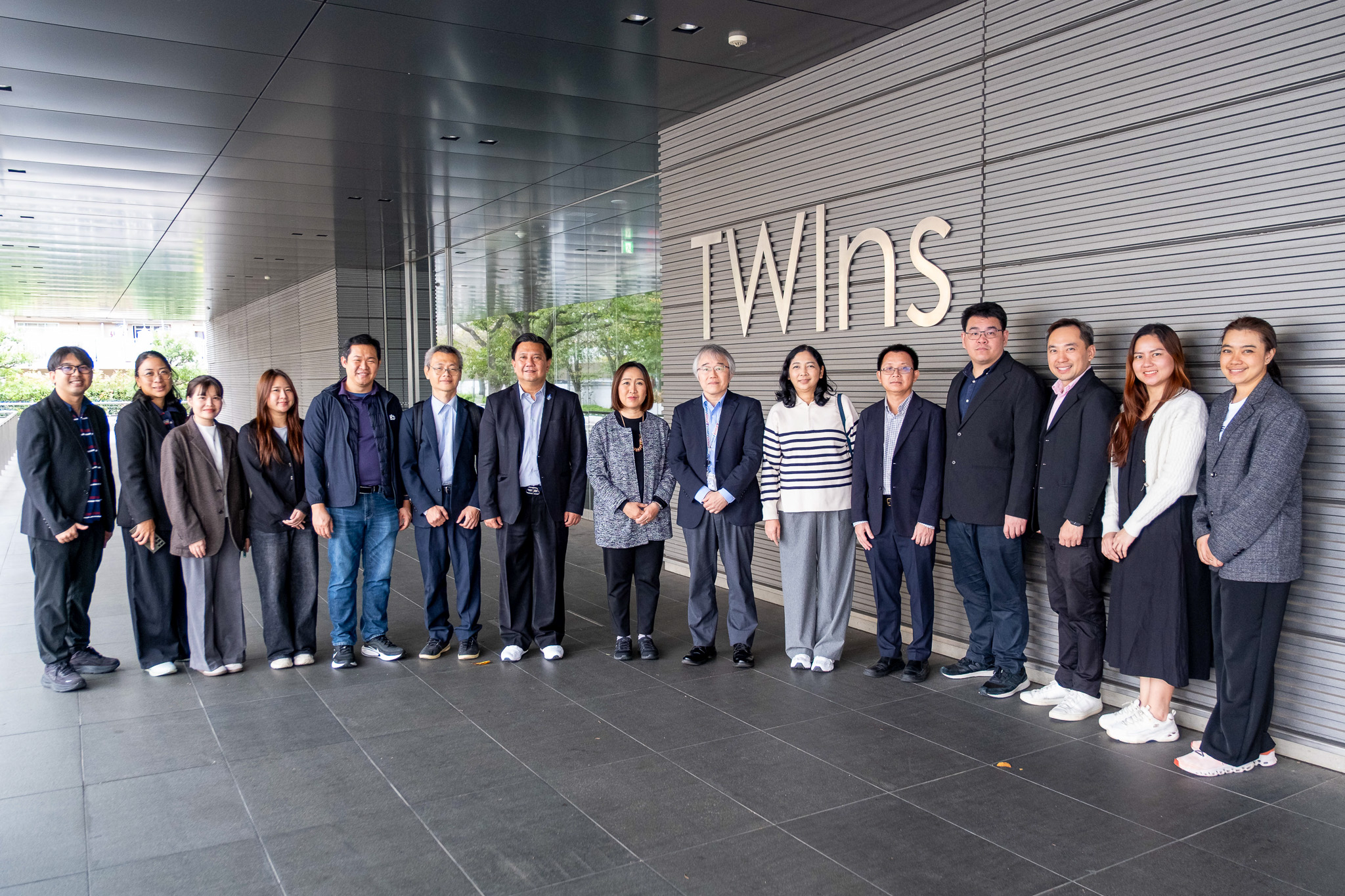 ภาพถ่ายร่วมระหว่างคณะผู้แทน สวทช. และคณะผู้บริหาร Tokyo Women’s Medical University ณ ห้องประชุม ABMES