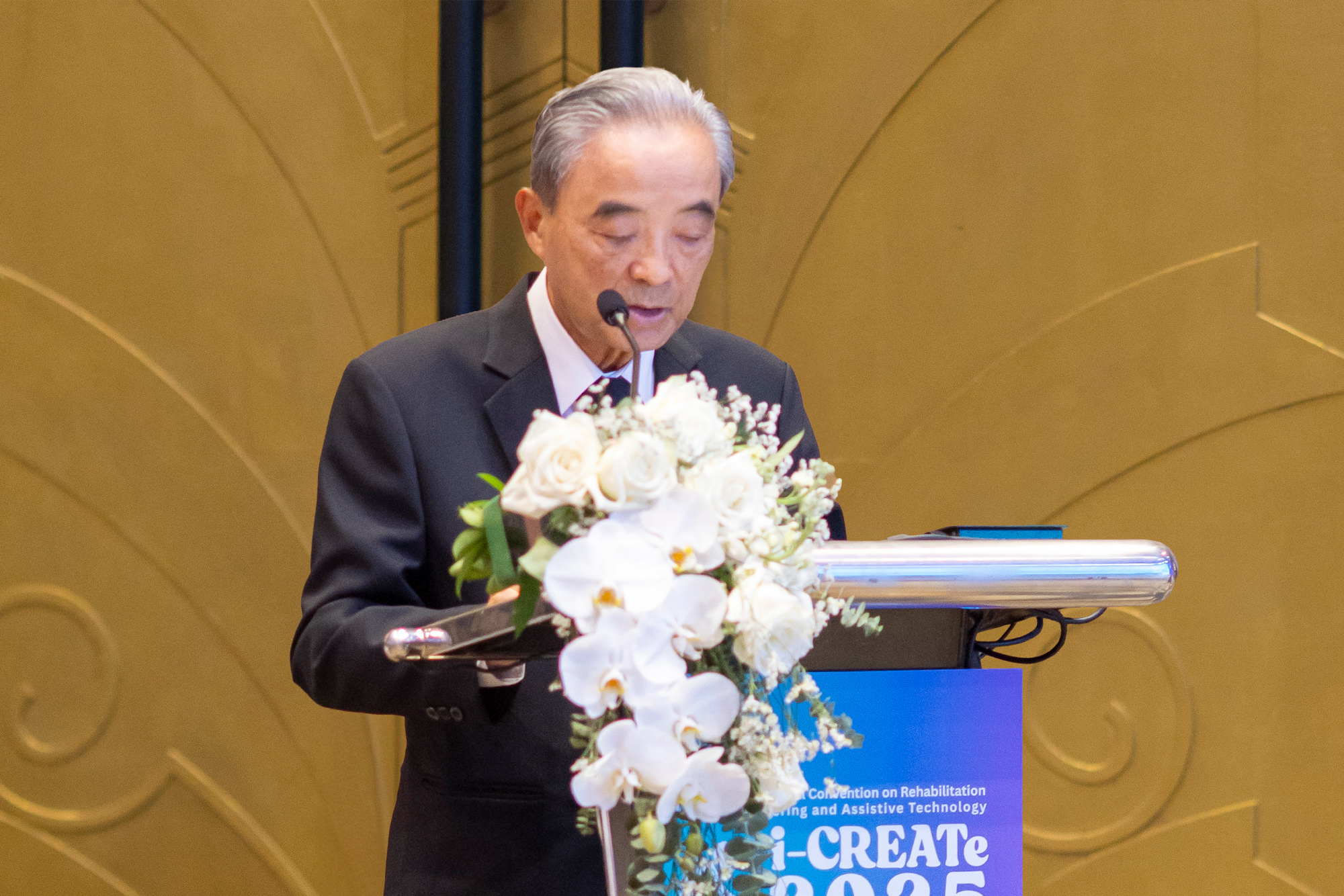 ศาสตราจารย์ ดร.ไพรัช ธัชยพงษ์ 