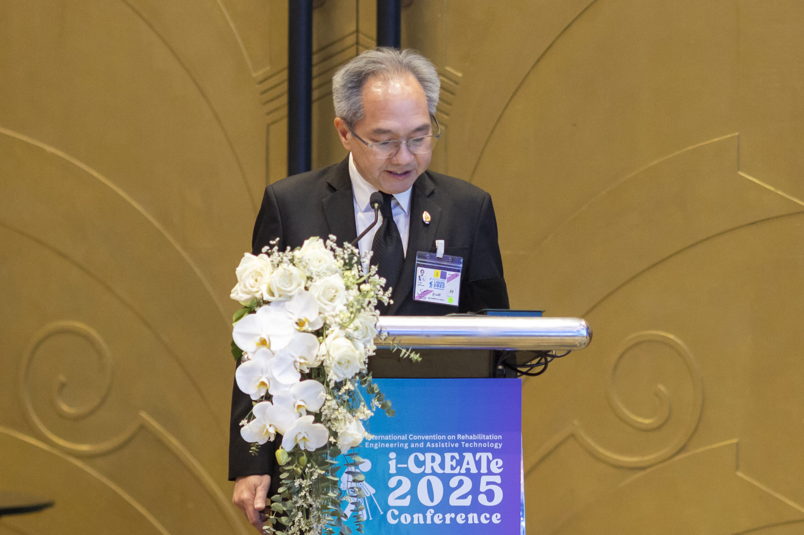 ศาสตราจารย์ ดร.ชูกิจ ลิมปิจำนงค์ ผู้อำนวยการ สวทช. 