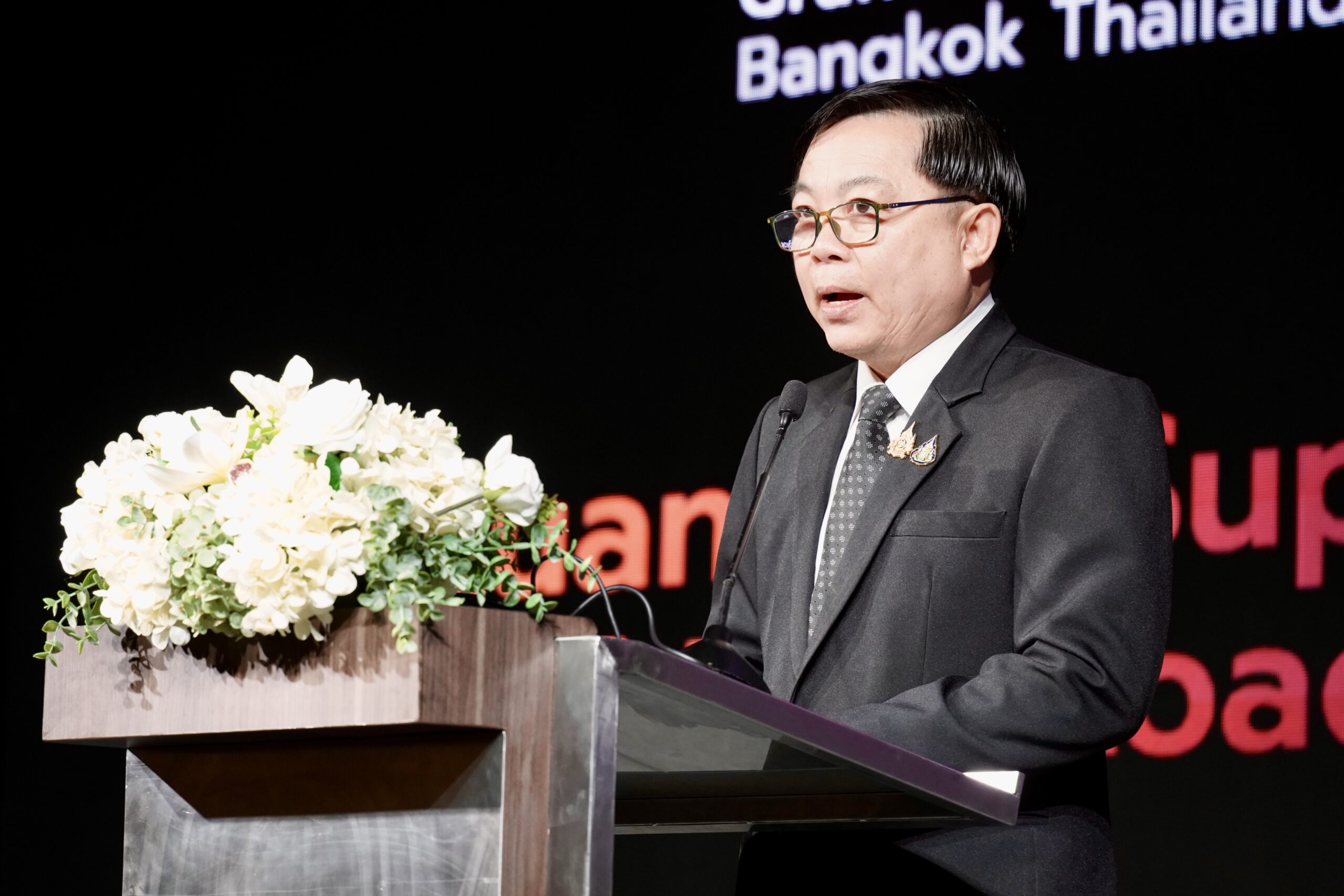 ภาพ ว่าที่ร้อยตรี ธนะสิทธิ์ เอี่ยมอนันชัย ผู้ตรวจราชการกระทรวงดิจิทัลเพื่อเศรษฐกิจและสังคม กล่าวเปิดงาน CDIC 2025 ณ ศูนย์นิทรรศการและการประชุมไบเทค บางนา