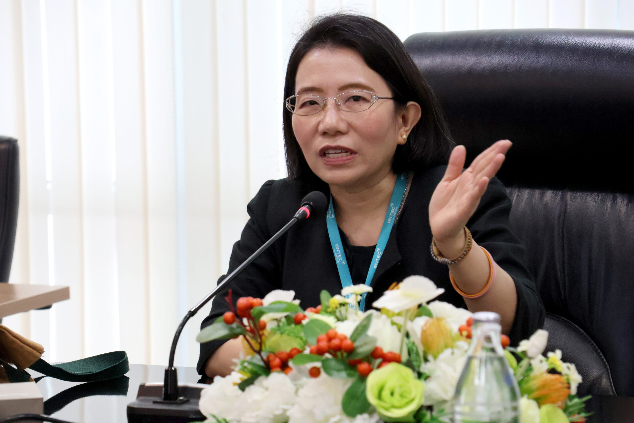 ภาพดร.สุมิตรา จรสโรจน์กุล ผู้อำนวยการศูนย์เทคโนโลยีพลังงานแห่งชาติ (ENTEC) สวทช.