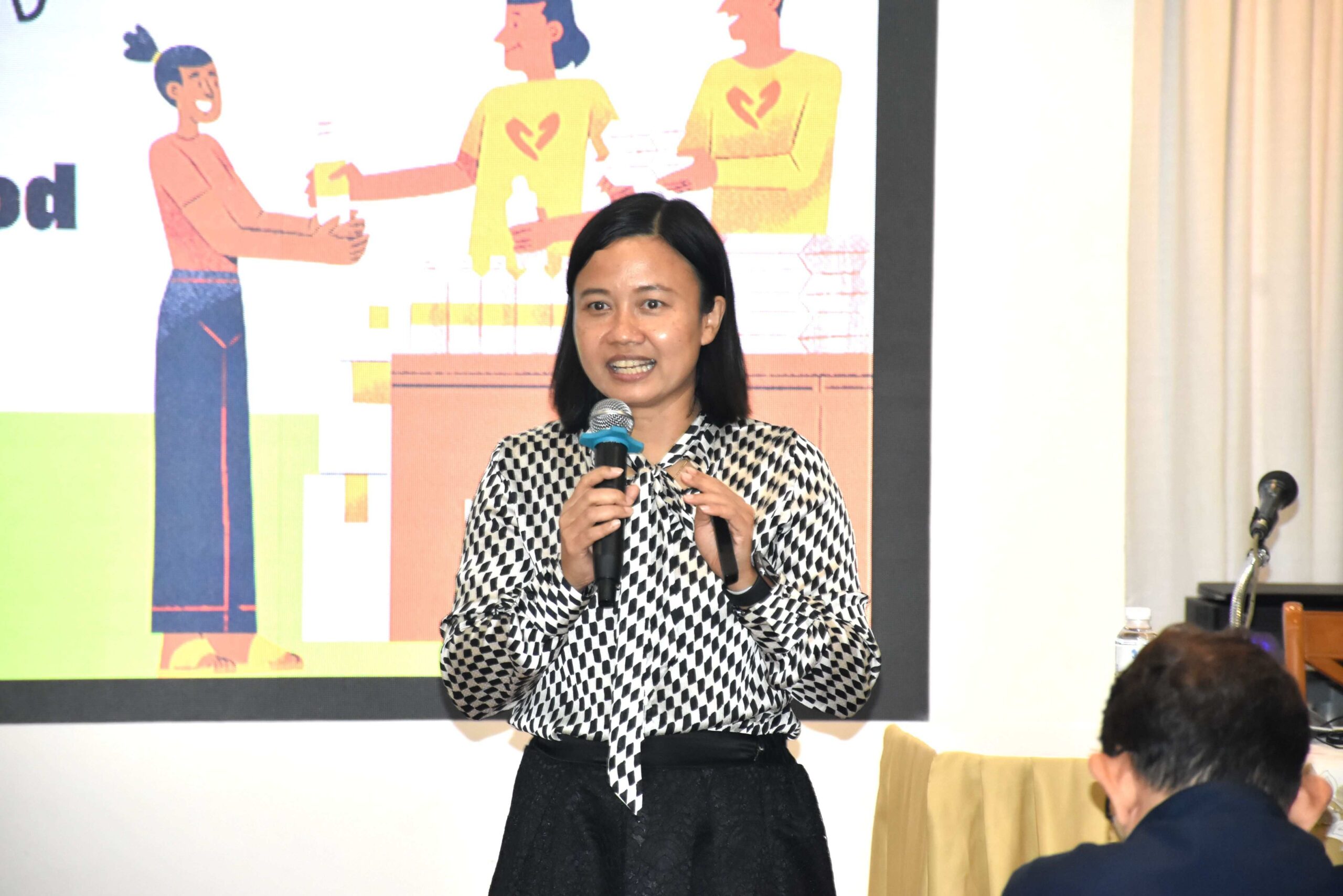 ภาพดร.ปัทมาพร ประชุมรัตน์ นักวิจัยนโยบายอาวุโส และหัวหน้าโครงการ Food Bank สวทช. 