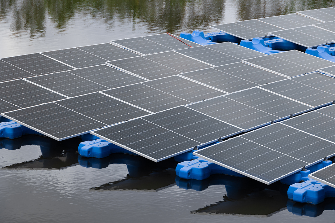 ระบบผลิตไฟฟ้าพลังงานแสงอาทิตย์แบบลอยน้ำ (floating solar)
