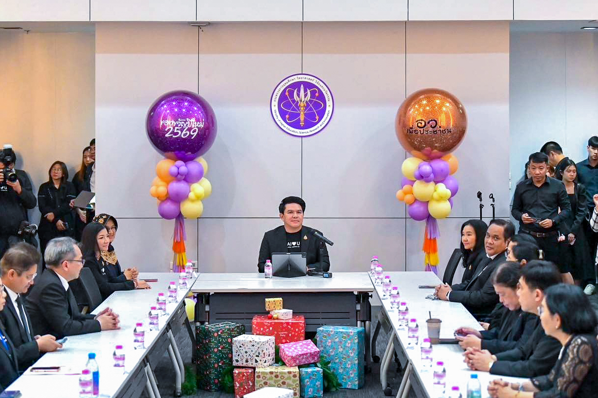 ภาพการแถลงข่าว “ของขวัญปีใหม่ อว. เพื่อประชาชน 2569” โดยผู้บริหารกระทรวง อว. และหน่วยงานในสังกัด ณ กระทรวง อว.