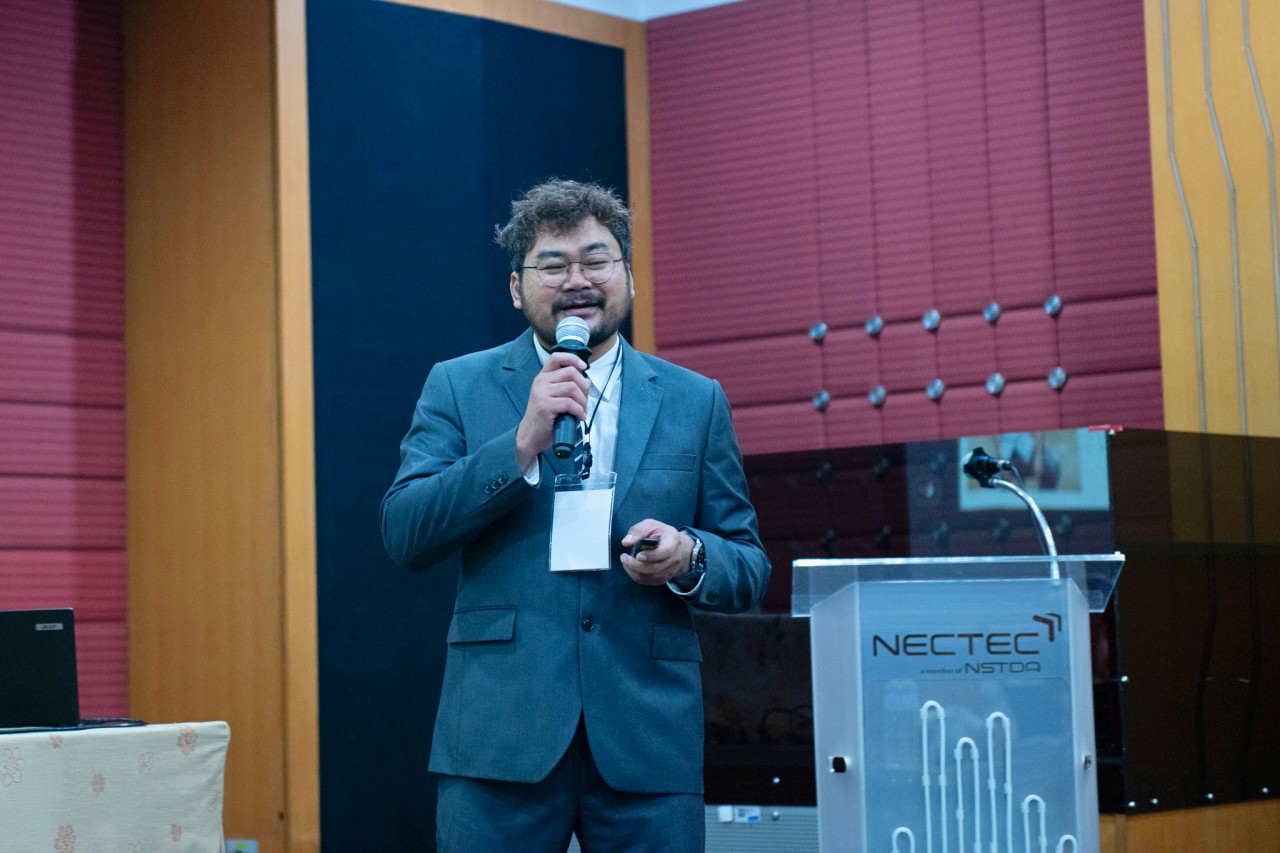 ภาพ: วิทยากรขณะนำเสนอข้อมูลวิชาการเทคโนโลยีเทระเฮิร์ตซ์