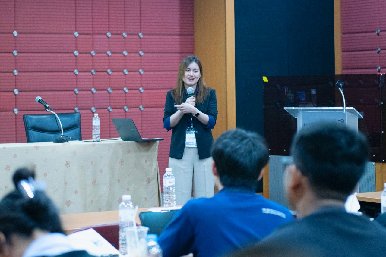 ภาพ: วิทยากรขณะนำเสนอข้อมูลวิชาการเทคโนโลยีเทระเฮิร์ตซ์