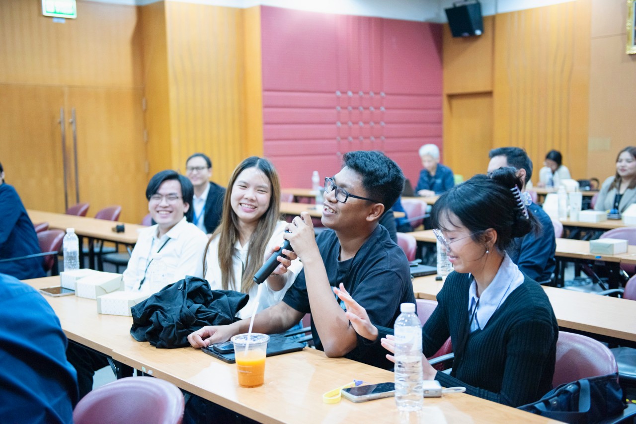 ภาพ: บรรยากาศงานอบรมเชิงปฏิบัติการ Exploring Terahertz Materials ณ ห้องบุษกร อาคารเนคเทค อุทยานวิทยาศาสตร์ประเทศไทย โดยมีนักวิจัยเข้าร่วมฟังบรรยายอย่างหนาแน่น