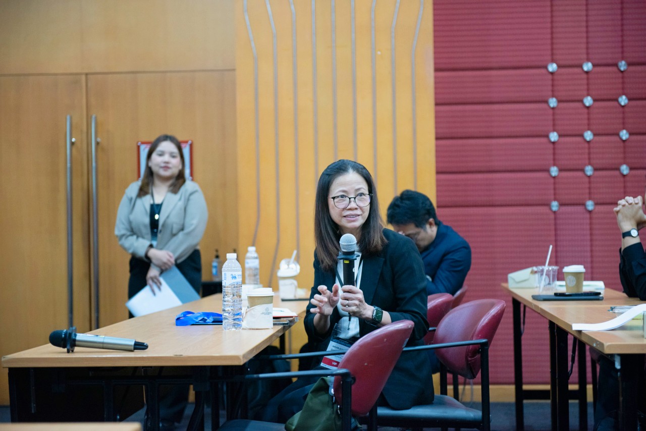 ภาพ: บรรยากาศงานอบรมเชิงปฏิบัติการ Exploring Terahertz Materials ณ ห้องบุษกร อาคารเนคเทค อุทยานวิทยาศาสตร์ประเทศไทย โดยมีนักวิจัยเข้าร่วมฟังบรรยายอย่างหนาแน่น