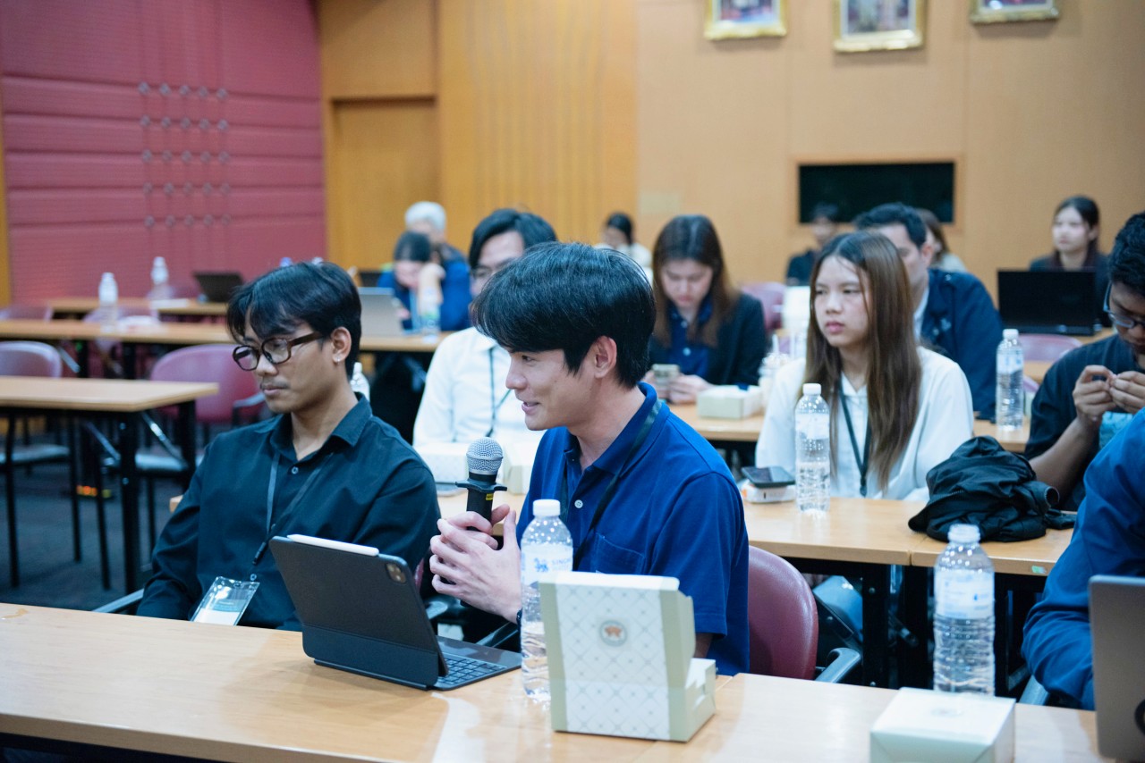 ภาพ: บรรยากาศงานอบรมเชิงปฏิบัติการ Exploring Terahertz Materials ณ ห้องบุษกร อาคารเนคเทค อุทยานวิทยาศาสตร์ประเทศไทย โดยมีนักวิจัยเข้าร่วมฟังบรรยายอย่างหนาแน่น