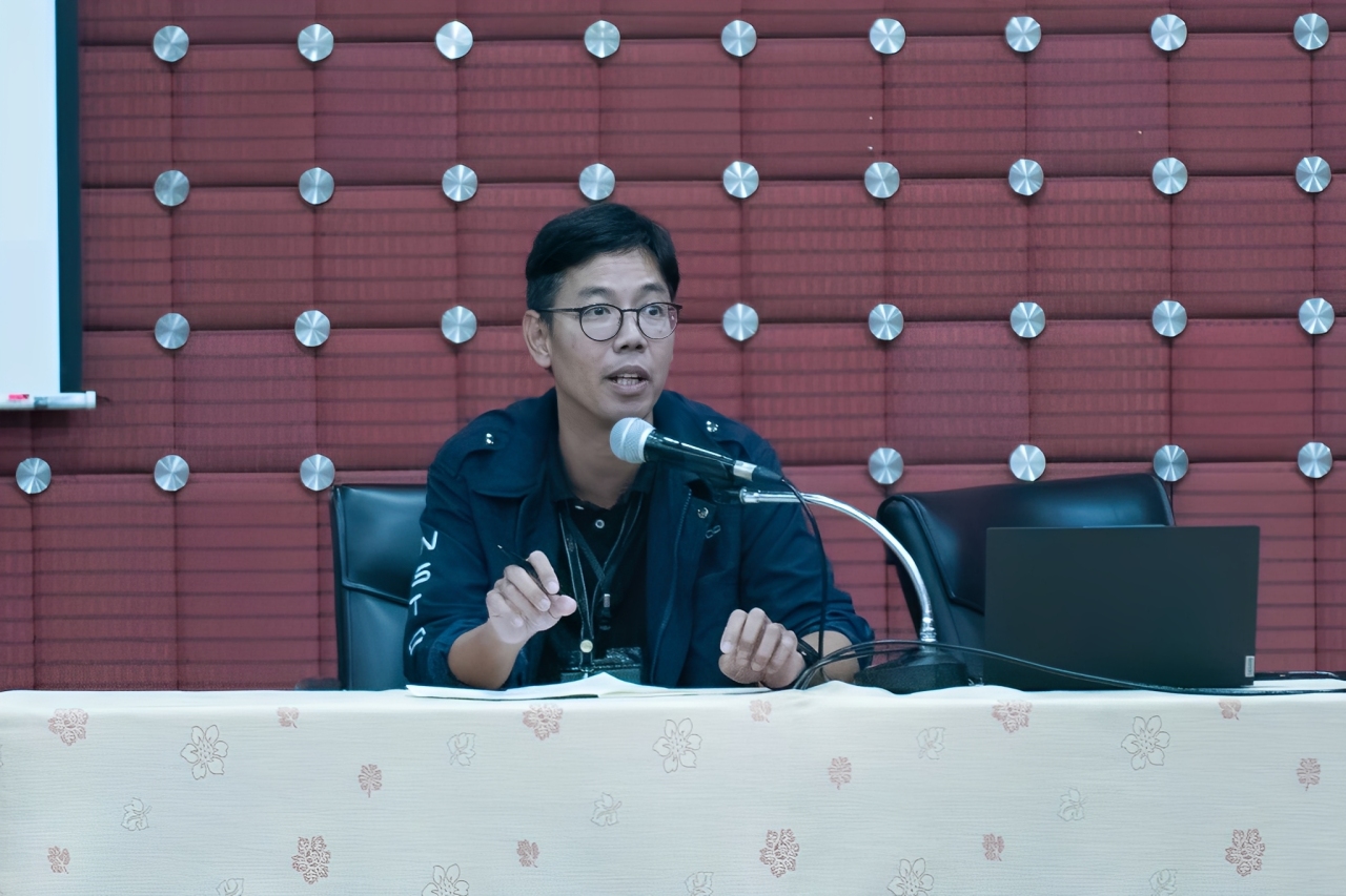 ภาพ: ดร.มติ ห่อประทุม ผู้อำนวยการกลุ่มวิจัยสเปกโทรสโกปีและเซนเซอร์ เนคเทค สวทช. บรรยายในหัวข้อเทคโนโลยีเทระเฮิร์ตซ์