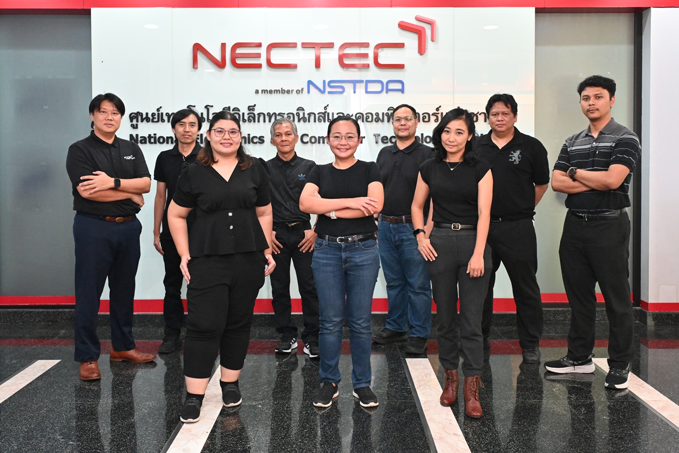 ภาพทีมวิจัยเทคโนโลยีโฟโทนิกส์ (PHT) ศูนย์เทคโนโลยีอิเล็กทรอนิกส์และคอมพิวเตอร์แห่งชาติ สวทช.