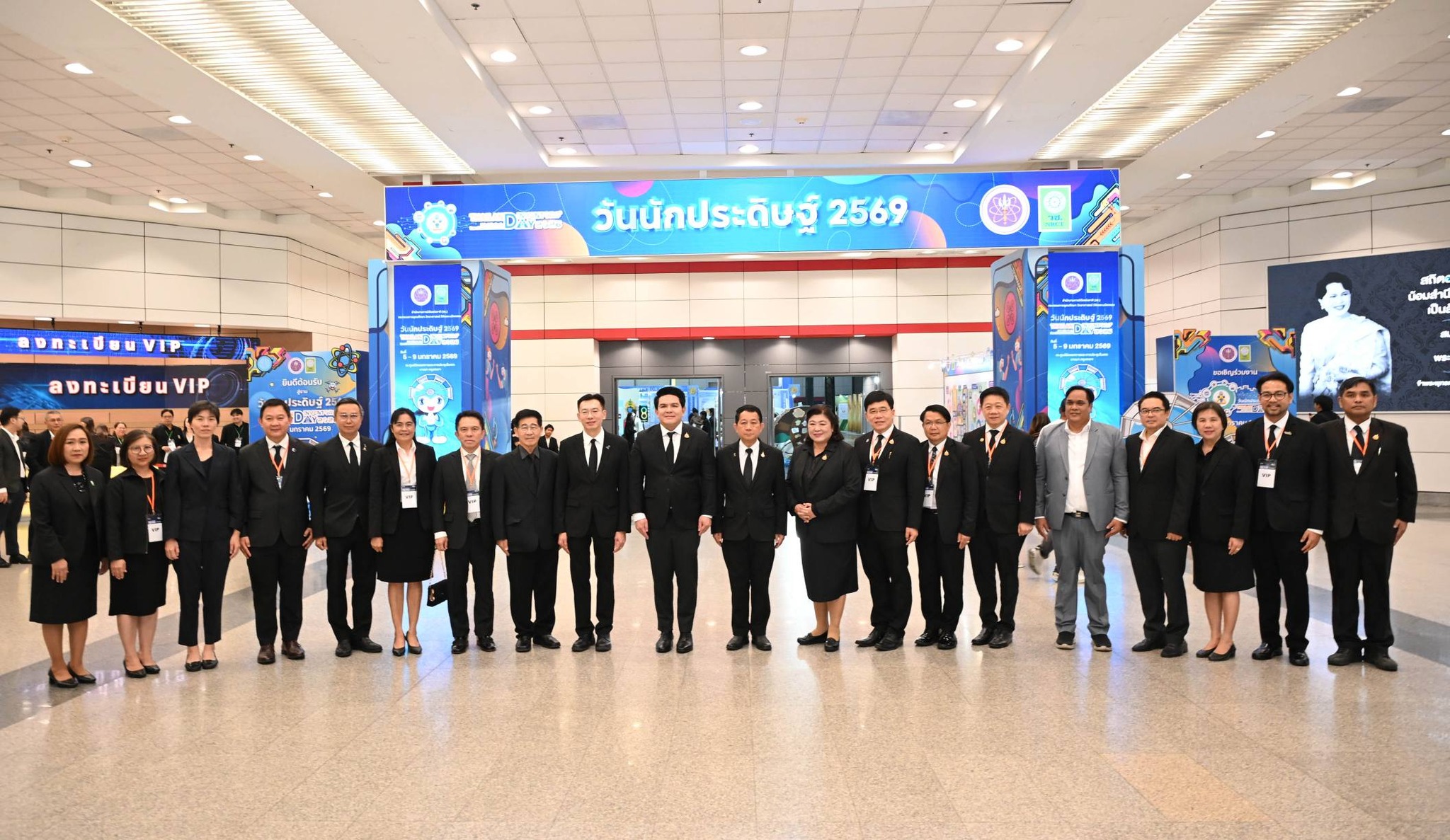 ภาพถ่ายผู้บริหาร หน้างาน “วันนักประดิษฐ์ 2569” ชูแนวคิดพลิกโฉมประเทศด้วยนวัตกรรม ดันนโยบาย “วิจัยติดดิน กินได้” พร้อมหนุนไทยก้าวสู่ผู้พัฒนาเทคโนโลยี AI