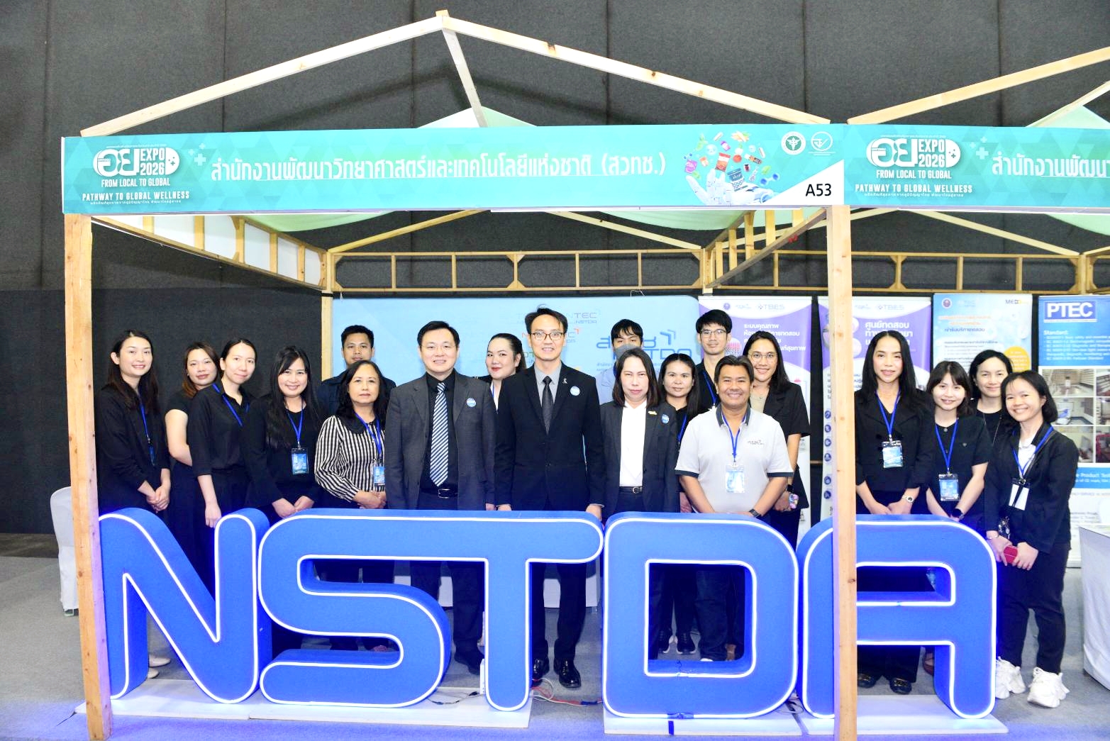 ภาพคณะผู้บริหาร สวทช. เข้าร่วมงานนำโดย ดร.ชัย วุฒิวิวัฒน์ชัย ผู้อำนวยการศูนย์เทคโนโลยีอิเล็กทรอนิกส์และคอมพิวเตอร์แห่งชาติ (NECTEC), ดร.กอบกุล เหล่าเท้ง รองผู้อำนวยการศูนย์พันธุวิศวกรรมและเทคโนโลยีชีวภาพแห่งชาติ (BIOTEC) และ ดร.วิยงค์ กังวานศุภมงคล รองผู้อำนวยการศูนย์นาโนเทคโนโลยีแห่งชาติ (NANOTEC) สวทช. ให้เกียรติเข้าร่วมพิธีเปิดงาน