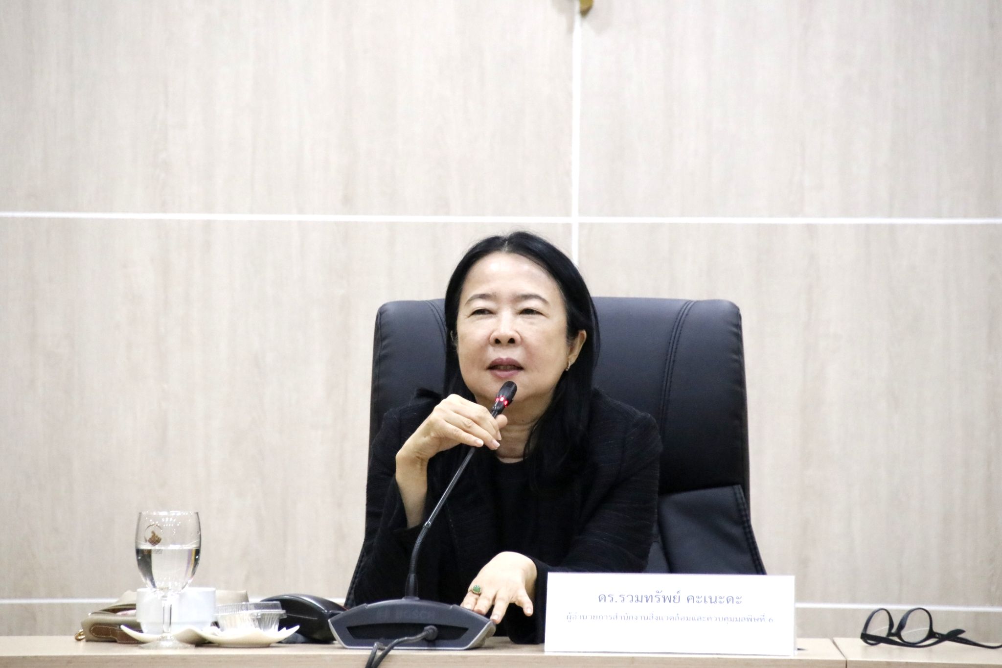 ภาพดร.รวมทรัพย์ คะเนะดะ ผู้อำนวยการสำนักงานสิ่งแวดล้อมและควบคุมมลพิษที่ 6