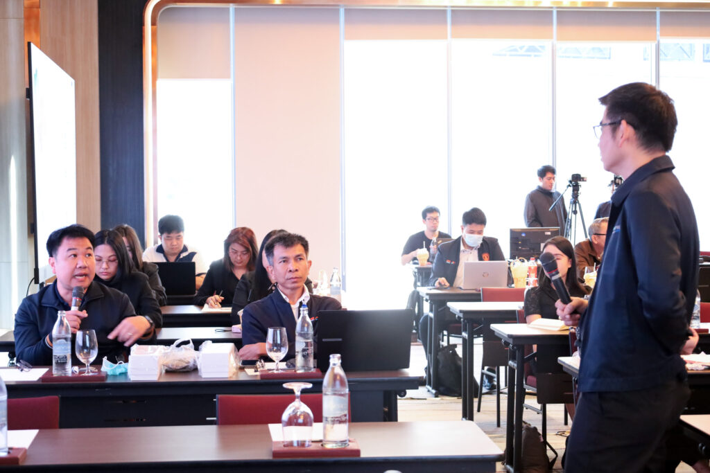 ภาพผู้ร่วมอบรม ใน หลักสูตร “Capability Building for Energy Transition (2026)” กำลังสอบถาม