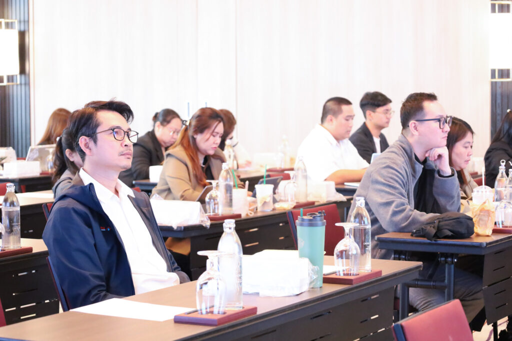 ภาพบรรยากาศ ผู้ร่วมอบรม ใน หลักสูตร “Capability Building for Energy Transition (2026)” นั่งฟังบรรยาย
