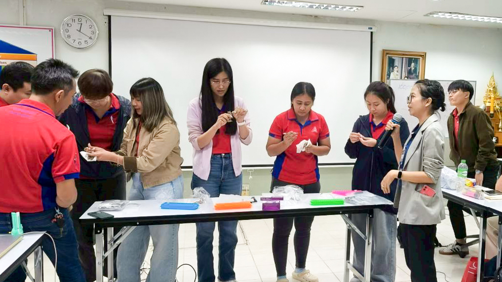 บรรยากาศการบรรยายให้ความรู้เรื่องโรค EHP และวิธีการใช้งานชุดตรวจโรค