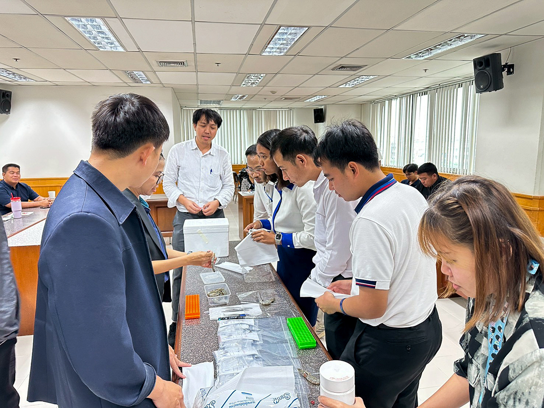 บรรยากาศการบรรยายให้ความรู้เรื่องโรค EHP และวิธีการใช้งานชุดตรวจโรค