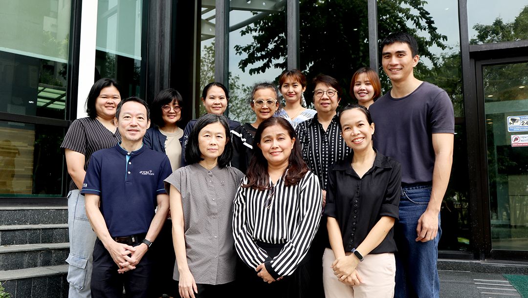 ดร.อรวรรณ หิมานันโต และทีมวิจัยการผลิตโมโนโคลนอลแอนติบอดีและการประยุกต์ใช้ ไบโอเทค สวทช.