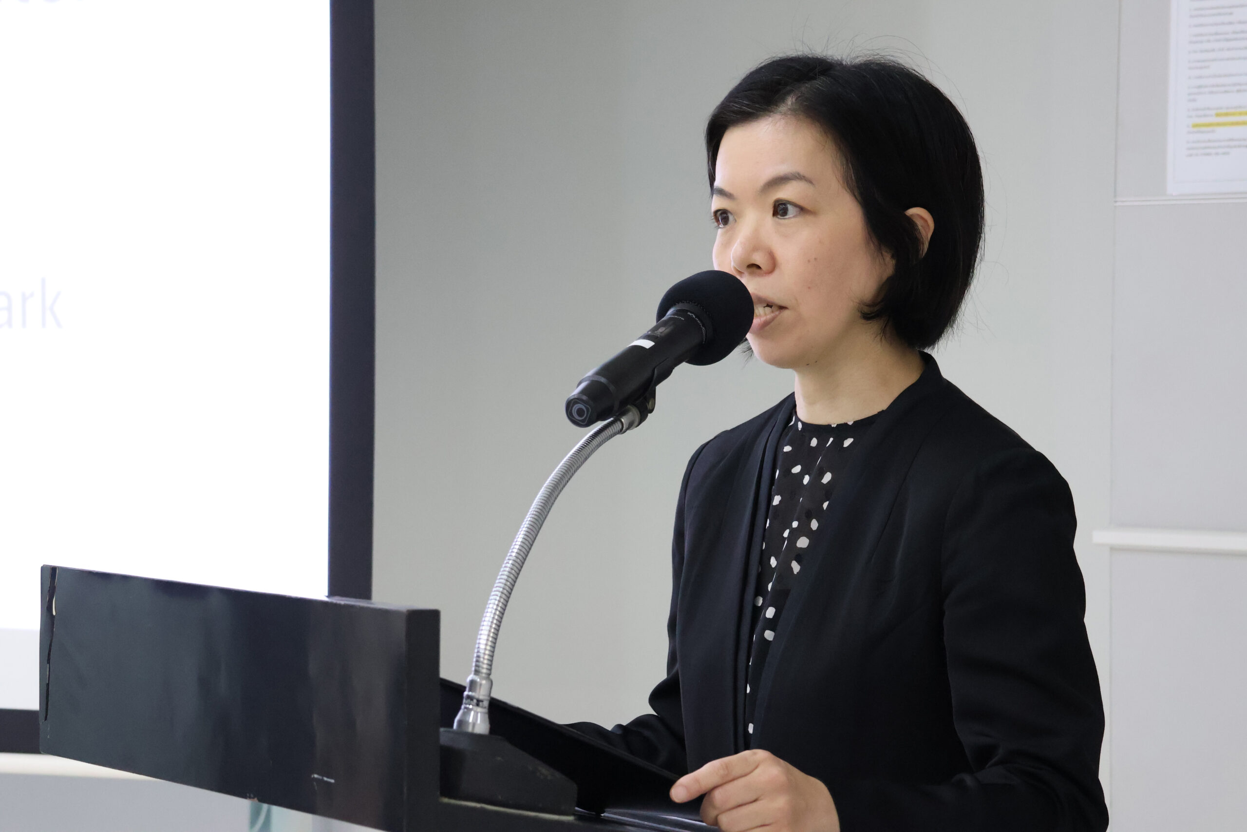 ผู้แทนอาวุโสจากสำนักงานความร่วมมือระหว่างประเทศแห่งญี่ปุ่น (JICA) กล่าวถึงความสำคัญของการปรับตัวต่อสภาพภูมิอากาศในเวทีเปิดการอบรม