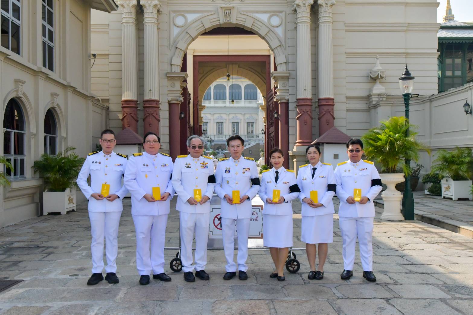 ภาพ คณะผู้บริหาร กระทรวง อว. สวทช. และบุคลากร สวทช.