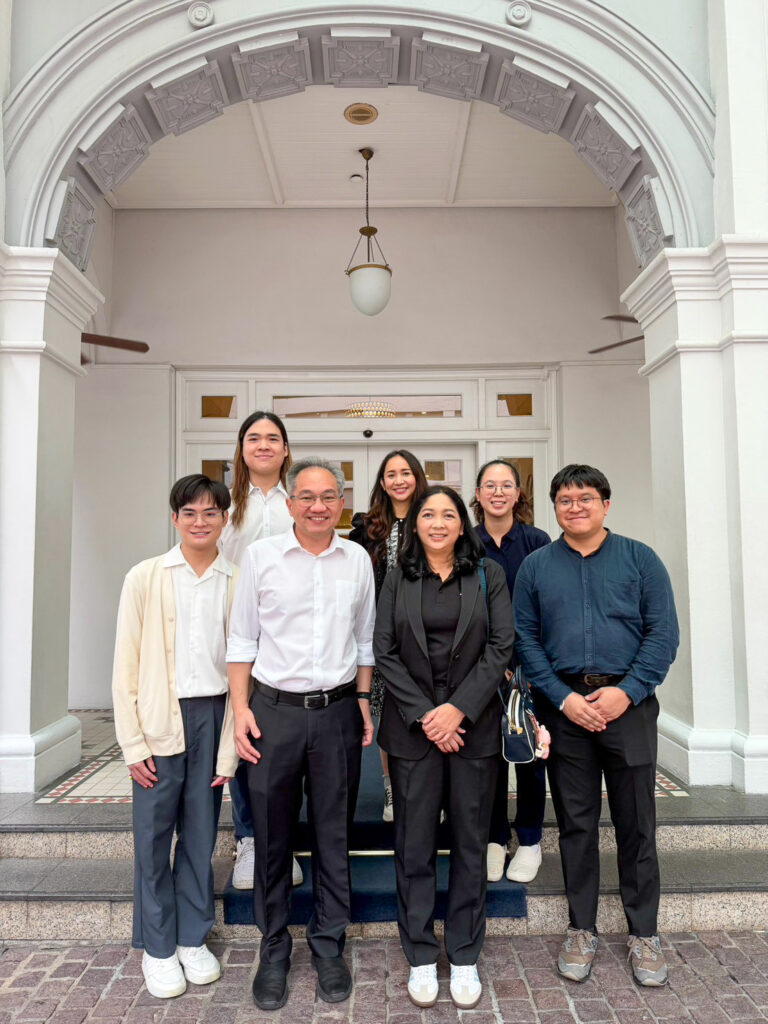 ภาพศาสตราจารย์ ดร.ชูกิจ ได้ประชุมติดตามความก้าวหน้าและให้คำแนะนำแก่ศิษย์เก่านักเรียนทุน สวทช.