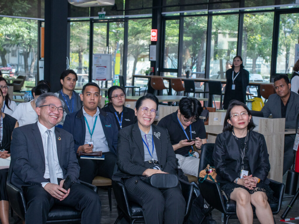 ภาพ บรรยากาศกิจกรรมสร้างแรงบันดาลใจนักวิจัยรุ่นใหม่ โดยมี ผู้บริหาร สวทช. นั่งรับฟังด้วย