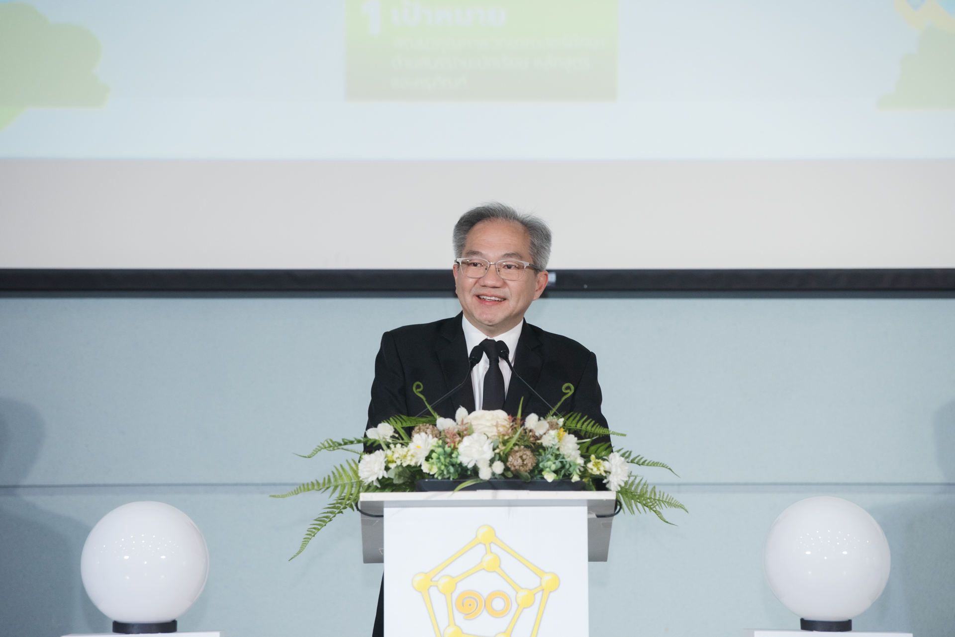 ภาพศาสตราจารย์ ดร.ชูกิจ ลิมปิจำนงค์ ผู้อำนวยการ สวทช. กล่าวเปิดการประชุมวิชาการ