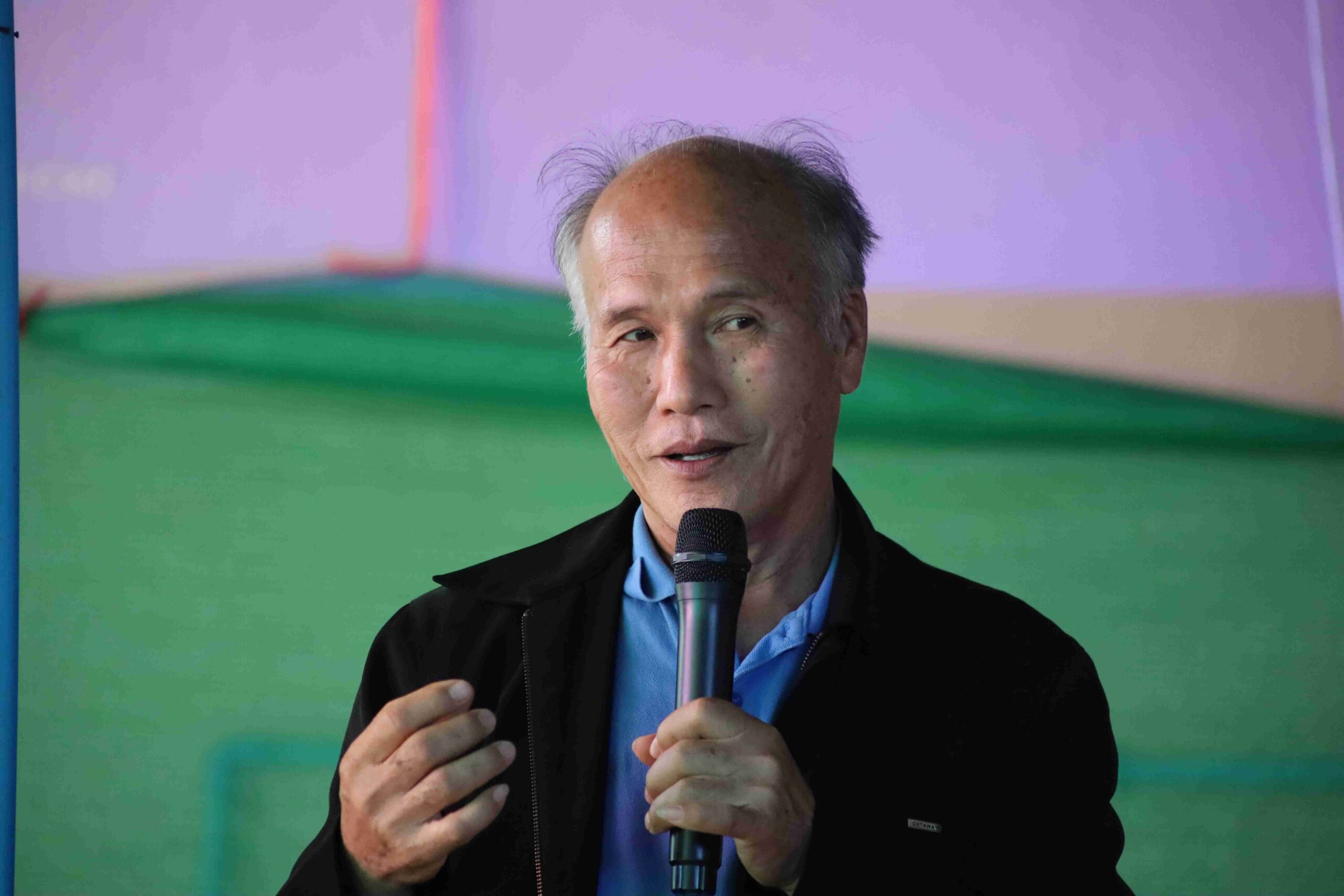 ภาพนายศักดิ์ชัย พลชัย ฟาร์มสวนเห็ดตระการ อุบลราชธานี