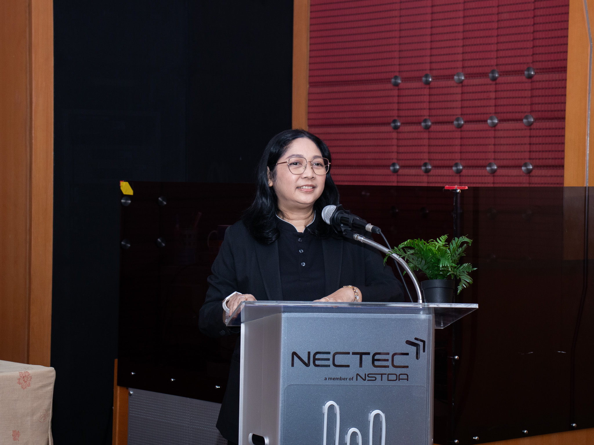 ภาพดร.พัชร์ลิตา ฉัตรวริศพงศ์ ผู้ช่วยผู้อำนวยการ สวทช.