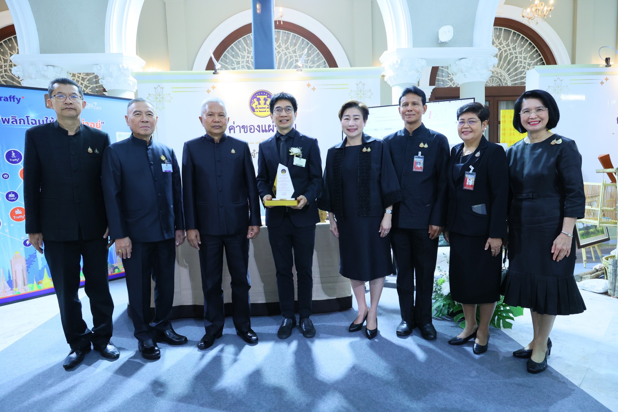 ภาพหมู่ผู้ร่วมงาน