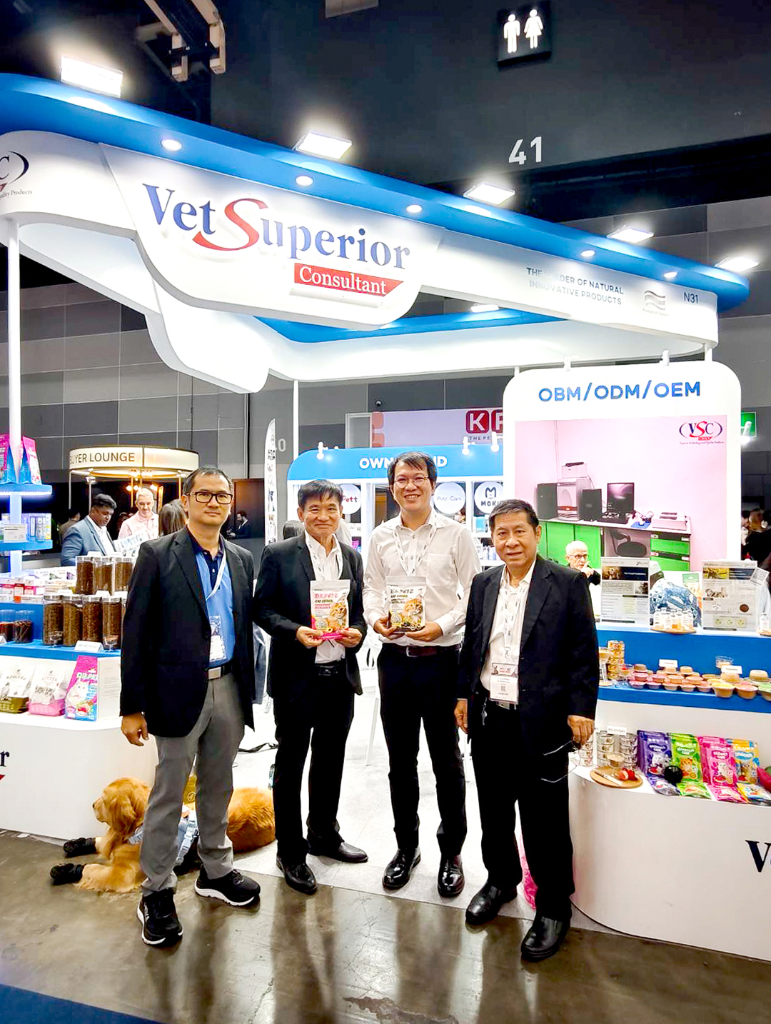 บรรยากาศการนำเสนองานวิจัยทรายแมว โดยนักวิจัย สวทช. และผู้ประกอบการบริษัทเวท ซุปพีเรีย คอนซัลแตนท์ จำกัด