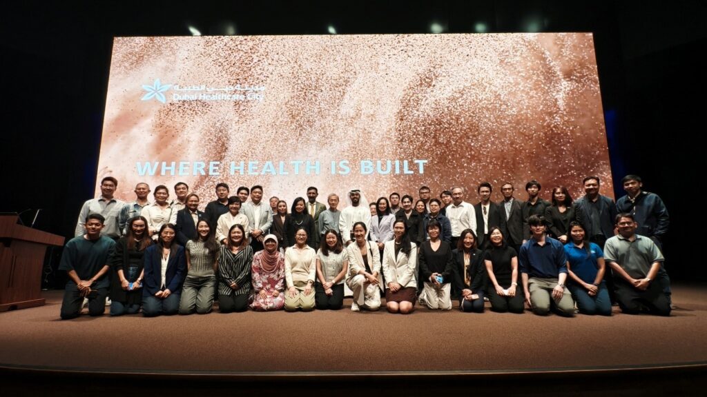 ภาพหมู่ผู้ร่วมงาน