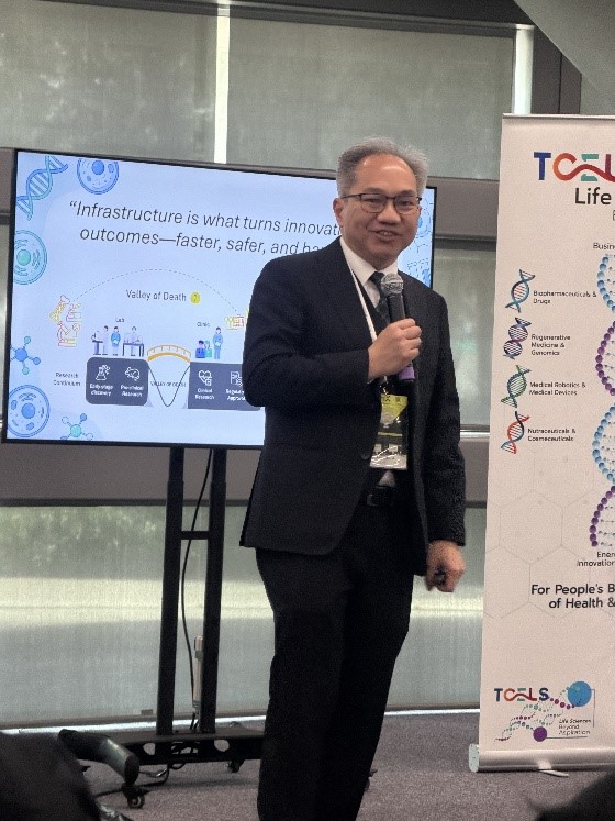 ภาพศาสตราจารย์ ดร.ชูกิจ ลิมปิจํานงค์ ในงาน WHX Dubai 2026 ณ สหรัฐอาหรับเอมิเรตส์