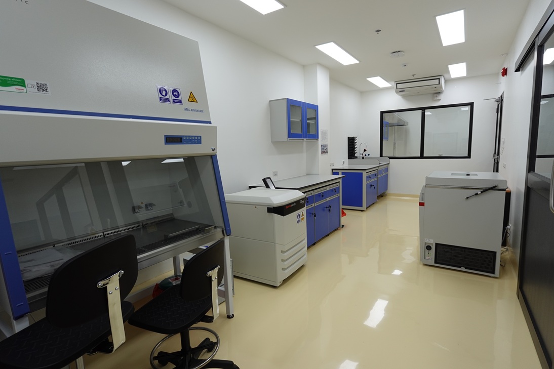 ภาพภายในห้องปฏิบัติการสัตว์น้ำขั้นสูง BSL2 ไบโอเทค สวทช.