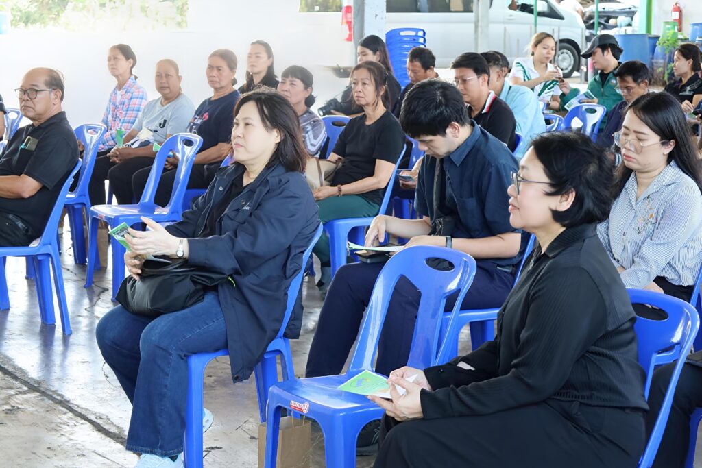 ภาพ: บรรยากาศการรับฟังบรรยายขั้นตอนและกระบวนการผลิตเมล็ดพันธุ์ข้าวคุณภาพสูงจากผู้แทนสหกรณ์การเกษตรโพทะเล