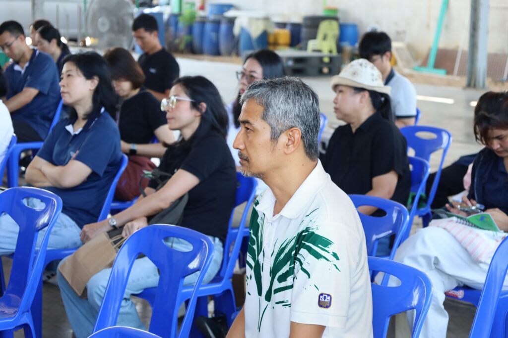 ภาพ: บรรยากาศการรับฟังบรรยายขั้นตอนและกระบวนการผลิตเมล็ดพันธุ์ข้าวคุณภาพสูงจากผู้แทนสหกรณ์การเกษตรโพทะเล
