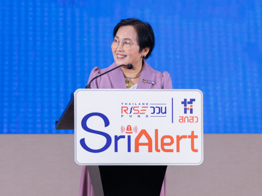 ภาพ: ผู้บริหารกล่าวเปิดงานและประกาศเจตนารมณ์ความร่วมมือในการขับเคลื่อนแพลตฟอร์มเตือนภัยอัจฉริยะ SRI Alert