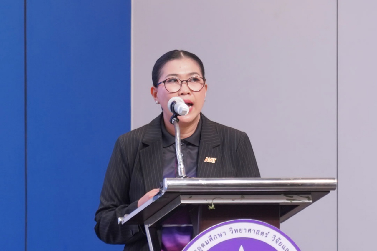 ภาพผู้ช่วยศาสตราจารย์ ดร.นงนุช เกตุ้ย หัวหน้าโครงการ Super AI Engineer