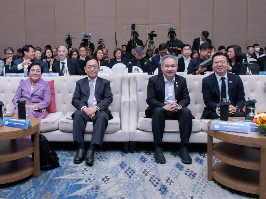 ภาพ: คณะผู้บริหารระดับสูงและผู้มีเกียรติที่ให้เกียรติเข้าร่วมงานแถลงข่าวเปิดตัวระบบจัดการภัยพิบัติอัจฉริยะ