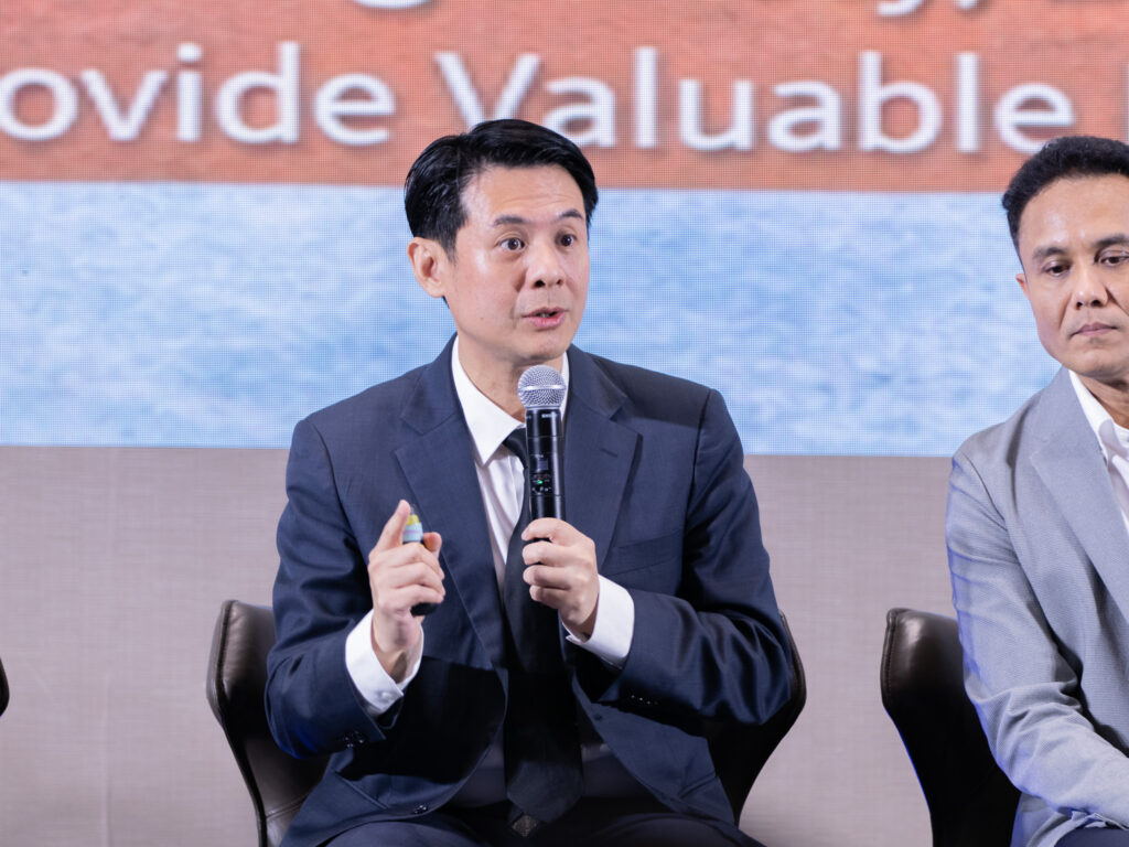 ภาพ: วิทยากรร่วมเสวนาแลกเปลี่ยนความคิดเห็นและวิสัยทัศน์ในการพัฒนาระบบจัดการภัยพิบัติอัจฉริยะของประเทศไทย