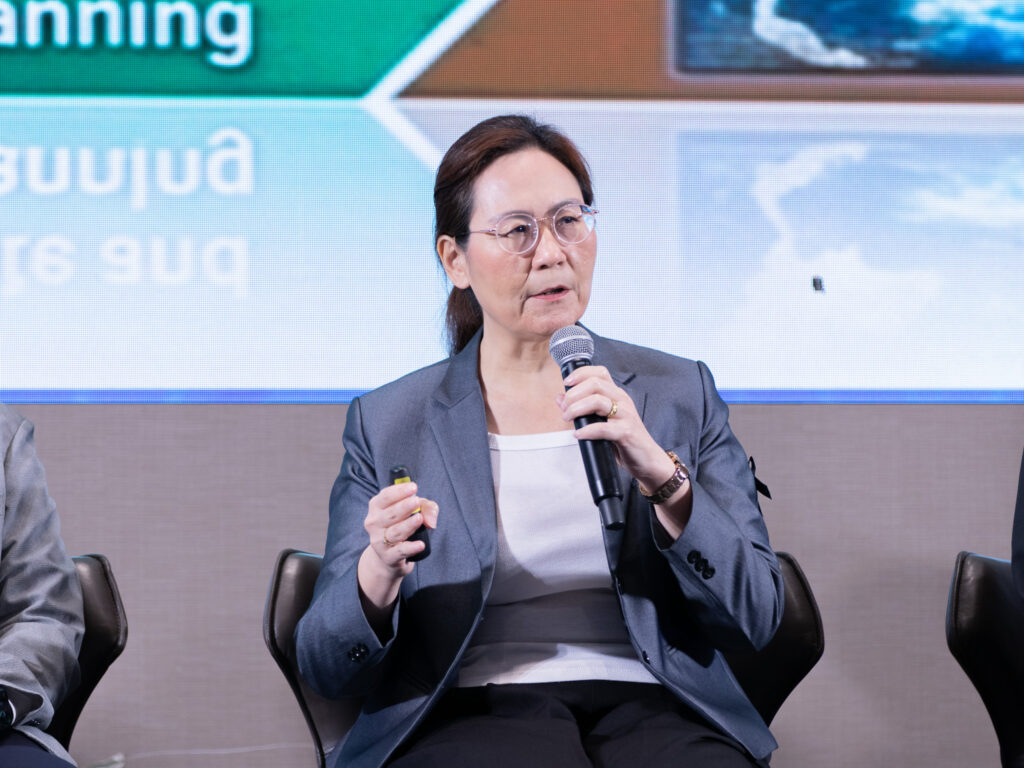 ภาพ: ผู้แทนจากหน่วยงานเครือข่ายร่วมบรรยายและแลกเปลี่ยนแนวทางการบริหารจัดการภัยพิบัติ