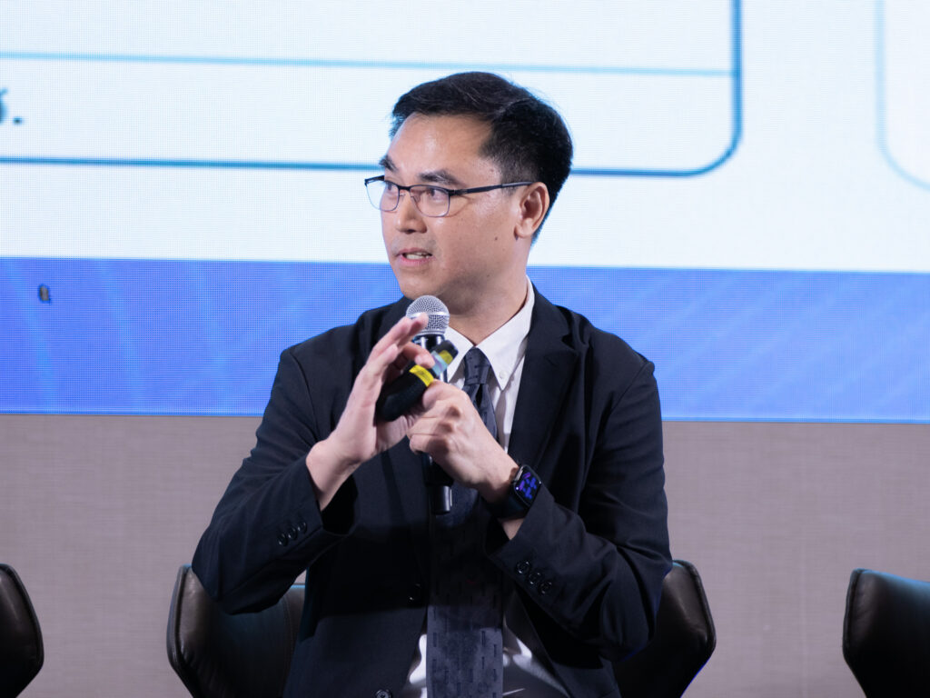 ภาพ: ผู้ทรงคุณวุฒิร่วมเสวนาให้ข้อมูลเชิงลึกเกี่ยวกับการนำเทคโนโลยีและนวัตกรรมมาประยุกต์ใช้ในการเตือนภัย