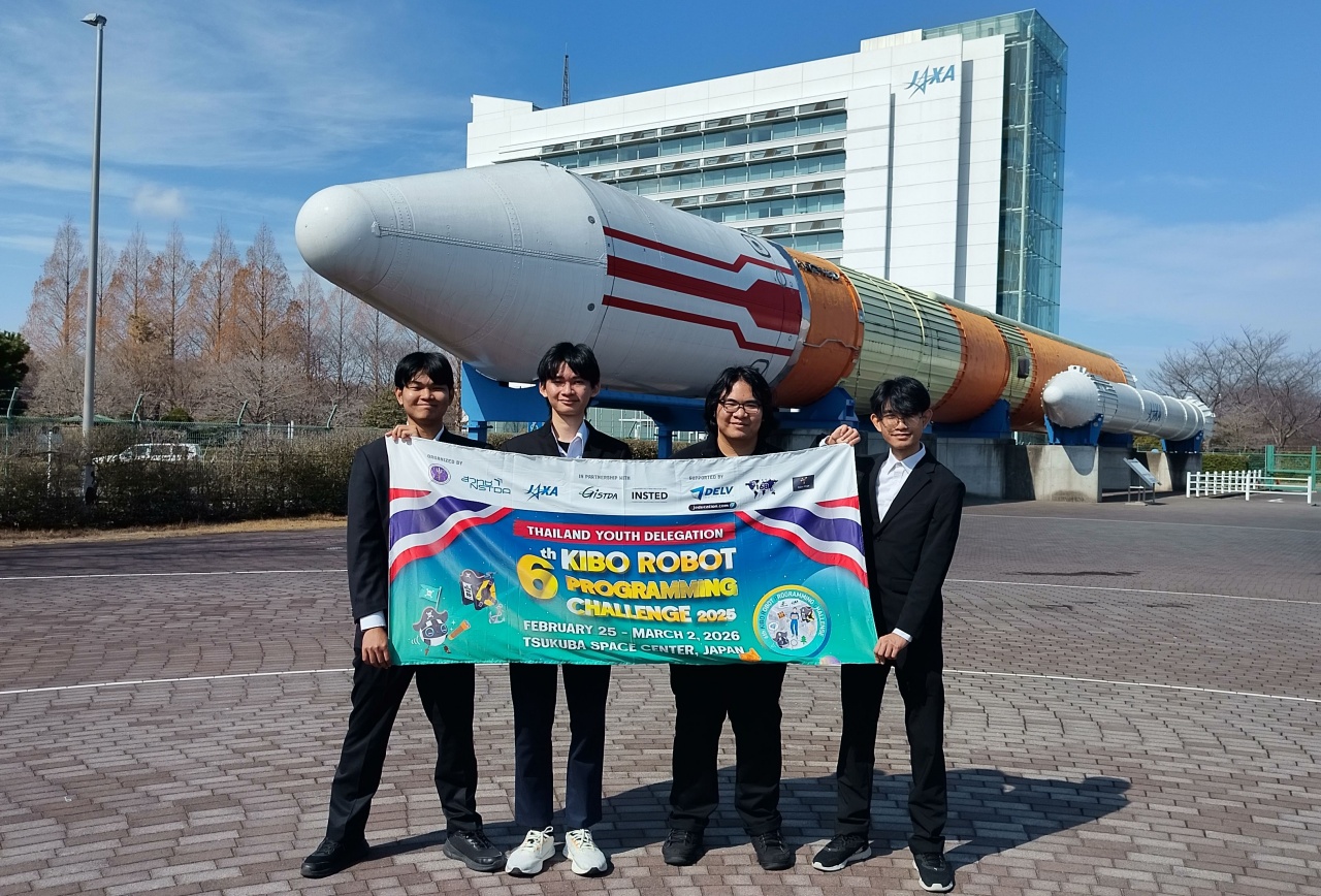 ภาพ“ทีมซินแท็กซ์ไวยากรณ์” เยาวชนตัวแทนประเทศไทย เดินทางถึงศูนย์อวกาศสึกุบะ องค์การสำรวจอวกาศญี่ปุ่น (JAXA Tsukuba Space Center)
