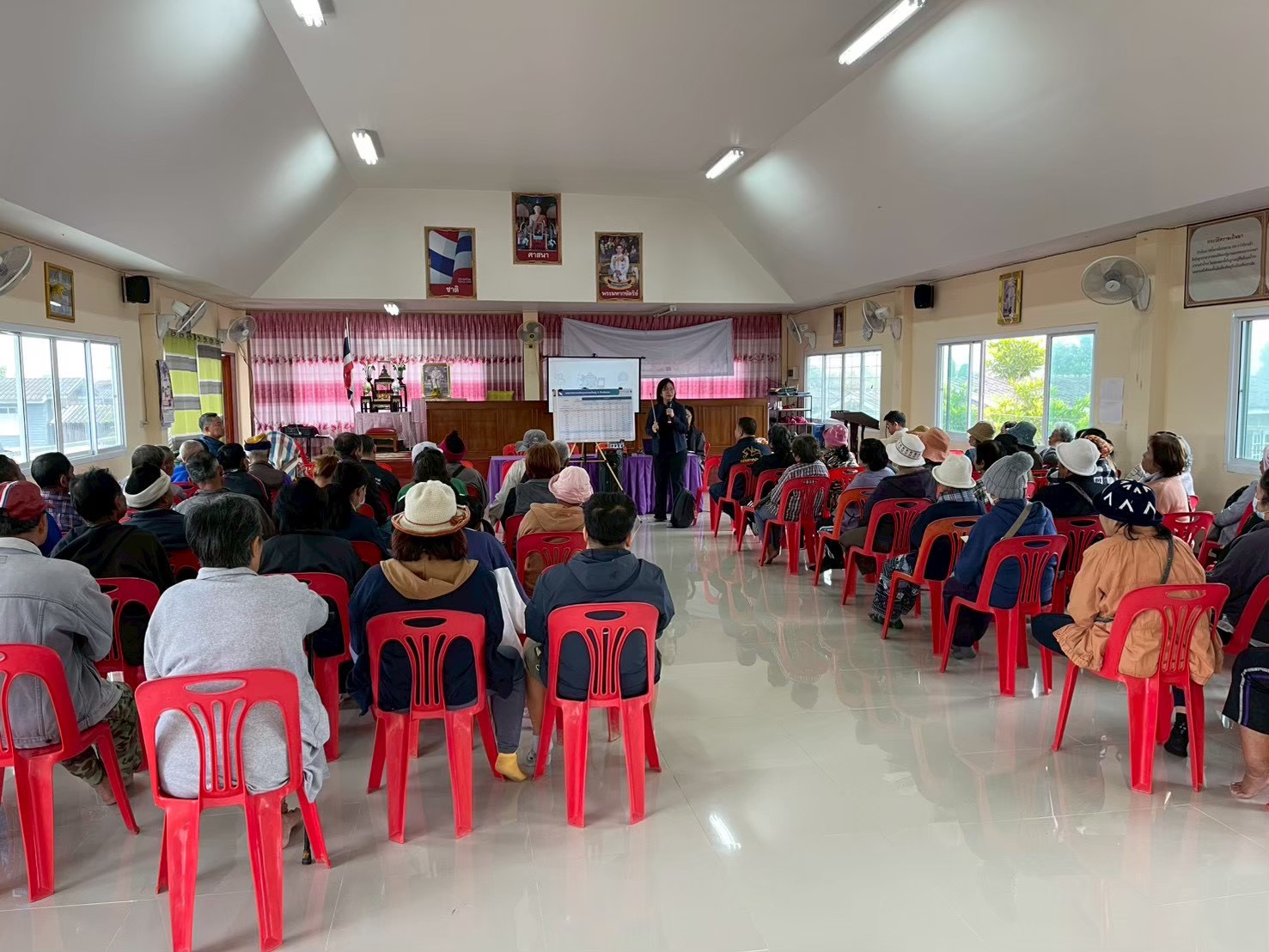 ภาพนักวิจัยลงพื้นที่ถ่ายทอดองค์ความรู้