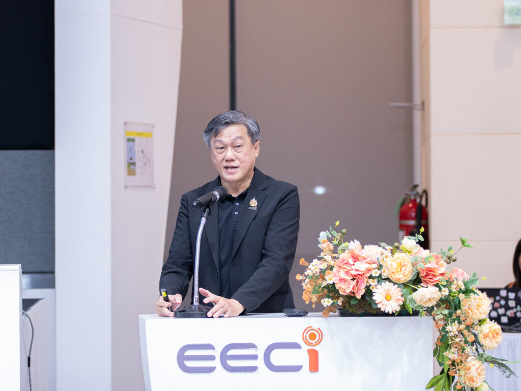 ณะผู้บริหาร สวทช. นำเสนอข้อมูลศักยภาพและบทบาทของเขตนวัตกรรมระเบียงเศรษฐกิจพิเศษภาคตะวันออก (EECi) ในการขับเคลื่อนประเทศ