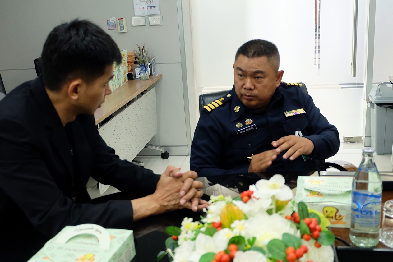 ภาพ: ดร.กริช นาสิงห์ขันธุ์ แลกเปลี่ยนข้อมูลและอธิบายรายละเอียดทางเทคโนโลยีเพิ่มเติมให้แก่คณะผู้แทนจากกองทัพไทย