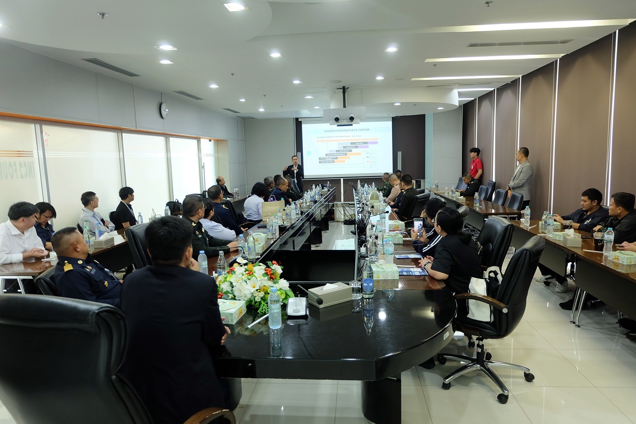 ภาพ: การร่วมหารือและแลกเปลี่ยนองค์ความรู้ระหว่างผู้อำนวยการ ThaiSC และรองผู้อำนวยการศูนย์เทคโนโลยีสารสนเทศทหาร